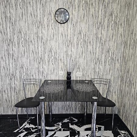 Black And White Apartment Chisinau Luaran gambar